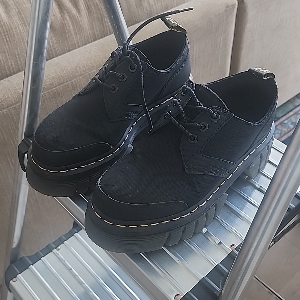 Dr Martens - As good as New